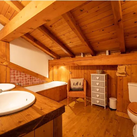 Magnifique Authentique Au Coeur Des 3 Vallees Chalet